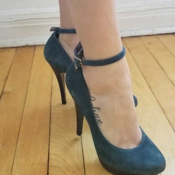 Pumps - Picture 1 of 4